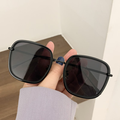 Jauns sieviešu saulesbriļļu modelis - retro stilā