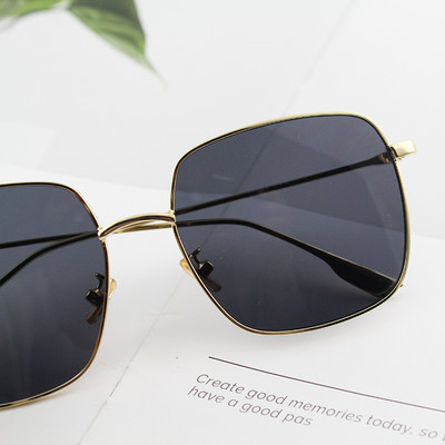 Sieviešu modernas brilles ar plānu rāmi