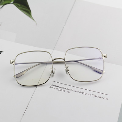 Sieviešu modernas brilles ar plānu rāmi