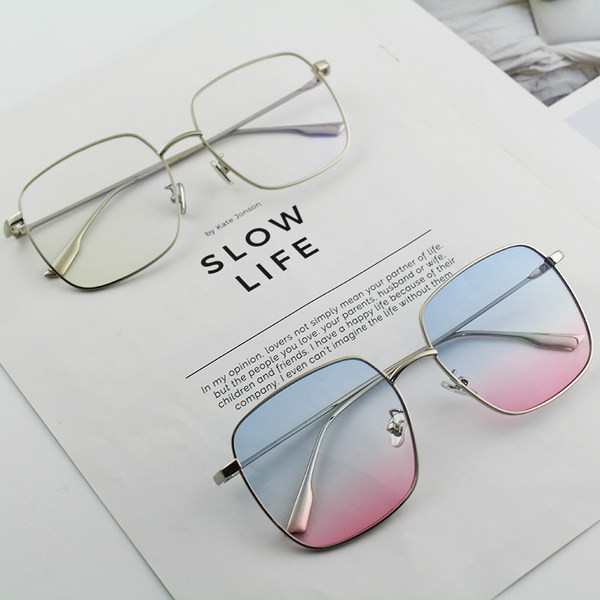 Sieviešu modernas brilles ar plānu rāmi