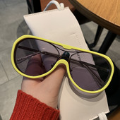 Stilīgas sieviešu saulesbrilles ar plānu ietvaru ovālā formā