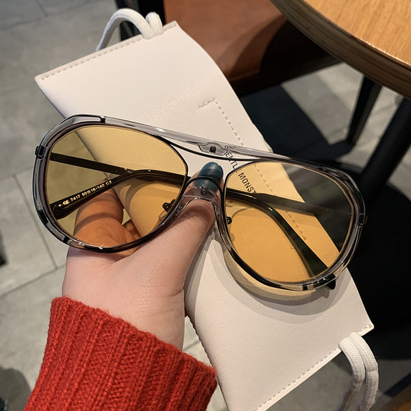 Ženske elegantne sunčane naočale s tankim okvirom ovalnog oblika
