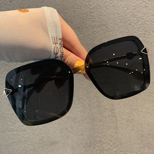 Aktuālās sieviešu saulesbrilles ar UV aizsardzību