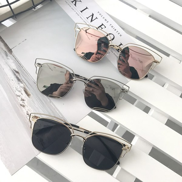 Moderne ženske naočale s efektom ogledala