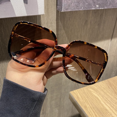 Jauns sieviešu briļļu modelis ar kvadrātveida formu - vairākas krāsas