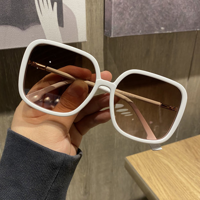 Jauns sieviešu briļļu modelis ar kvadrātveida formu - vairākas krāsas