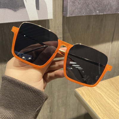 Stilīgas sieviešu brilles ar kvadrātveida formu un plāniem rāmjiem