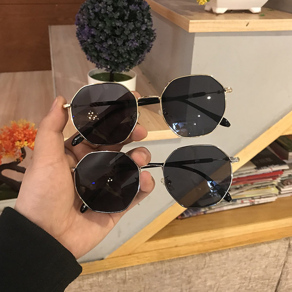 Jauns apaļo saulesbriļļu modelis ar metāla rāmi