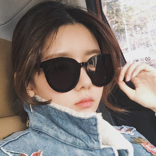 Model nou de ochelari de soare ovali pentru femei