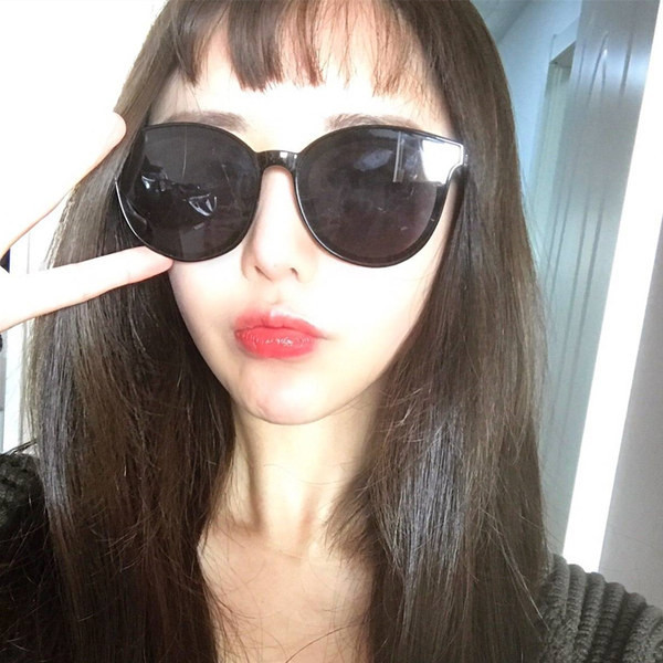 Model nou de ochelari de soare ovali pentru femei