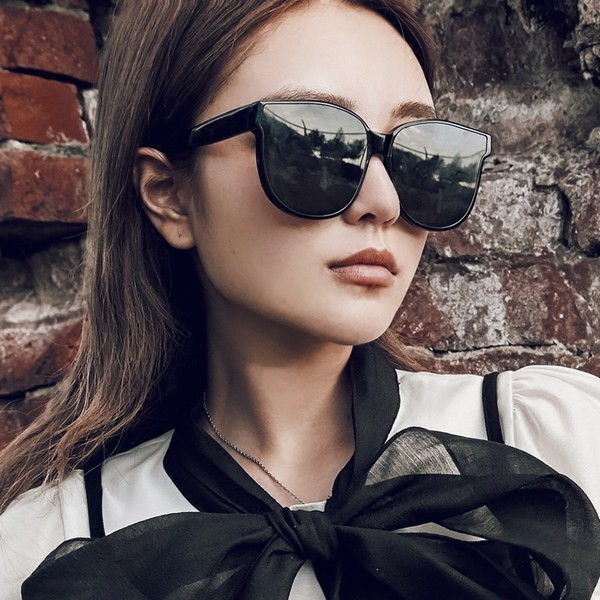 Γυναικεία γυαλιά ηλίου σε δύο χρώματα