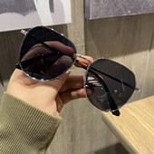 Jauns sieviešu briļļu modelis apaļā formā