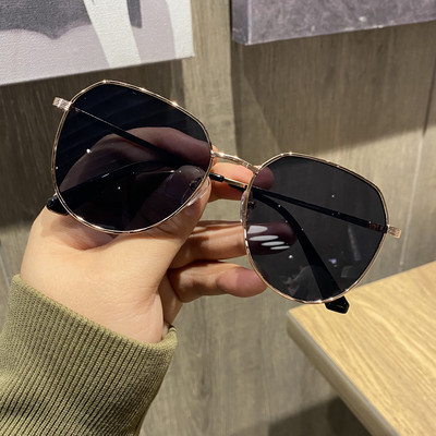 Jauns sieviešu briļļu modelis apaļā formā