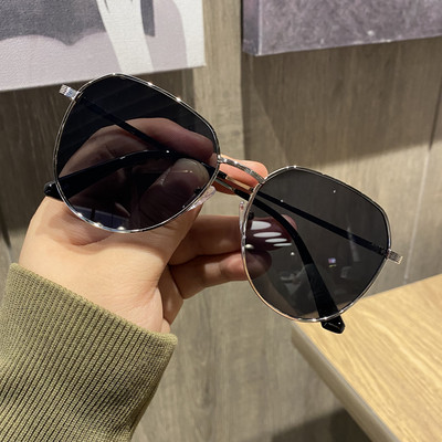 Jauns sieviešu briļļu modelis apaļā formā