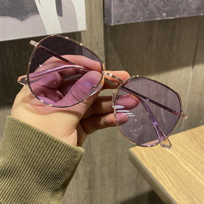 Jauns sieviešu briļļu modelis apaļā formā