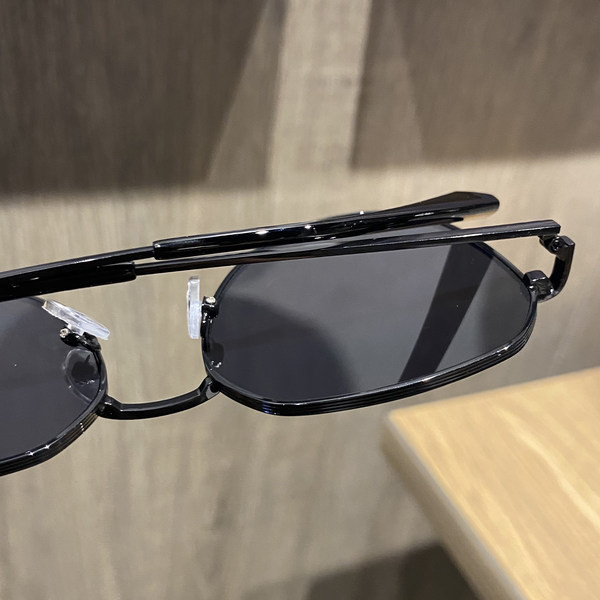 Jauns sieviešu briļļu modelis apaļā formā