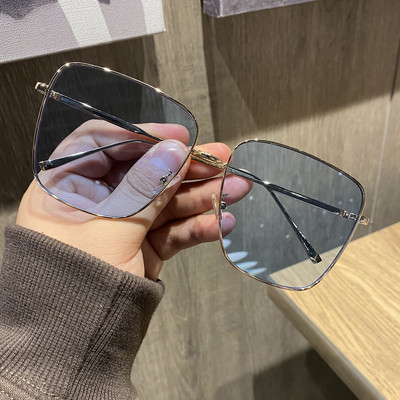 Jauns sieviešu briļļu modelis ar plāniem rāmjiem - vairākas krāsas