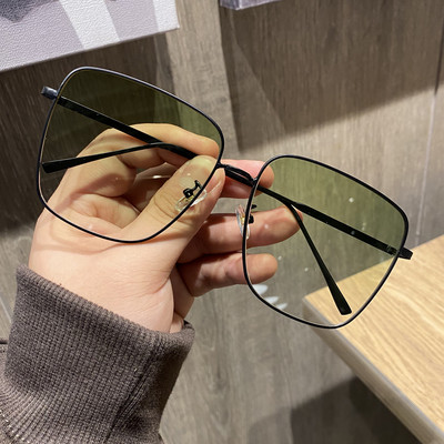 Jauns sieviešu briļļu modelis ar plāniem rāmjiem - vairākas krāsas