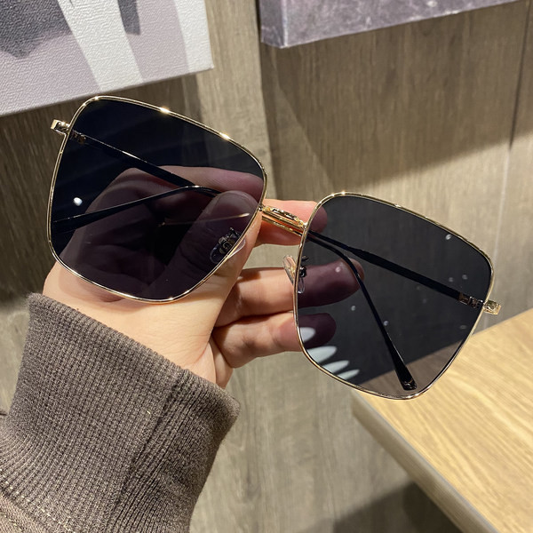 Jauns sieviešu briļļu modelis ar plāniem rāmjiem - vairākas krāsas