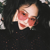 Ochelari de soare în formă de inimă pentru femei