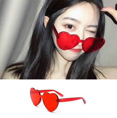 Ochelari de soare în formă de inimă pentru femei