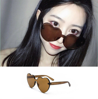 Ochelari de soare în formă de inimă pentru femei