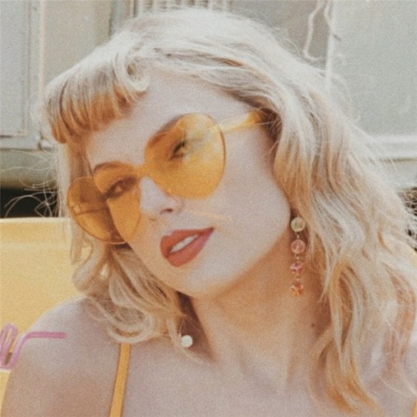 Ochelari de soare în formă de inimă pentru femei