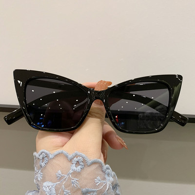 Moderne ženske mačkaste naočale s tankim okvirom