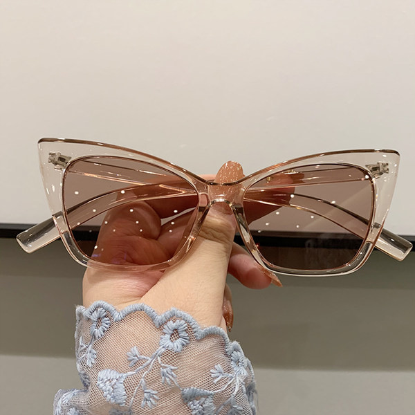 Moderne ženske mačkaste naočale s tankim okvirom