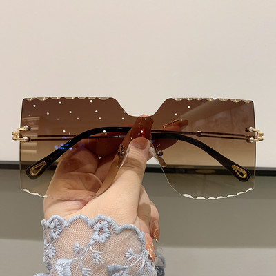 Ochelari de soare pătrați eleganti, cu o ramă subțire