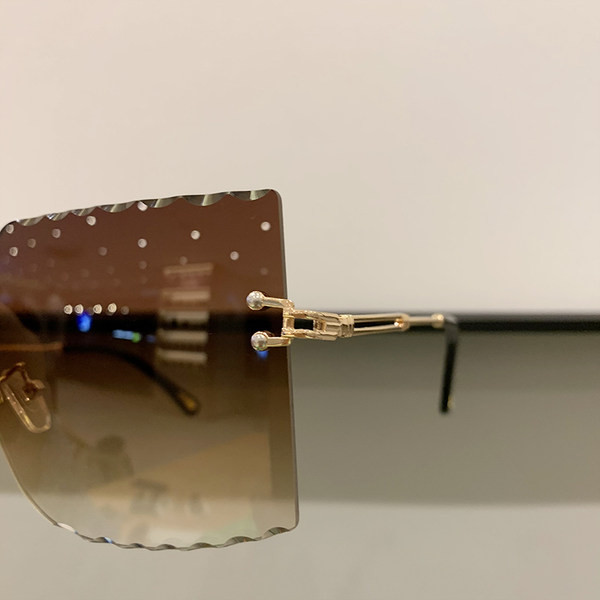 Ochelari de soare pătrați eleganti, cu o ramă subțire