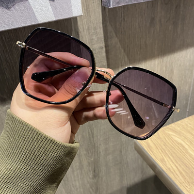 Ochelari de soare pătrați cu rame subțiri