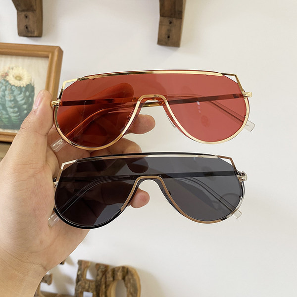 Ochelari de soare moderni tip masca