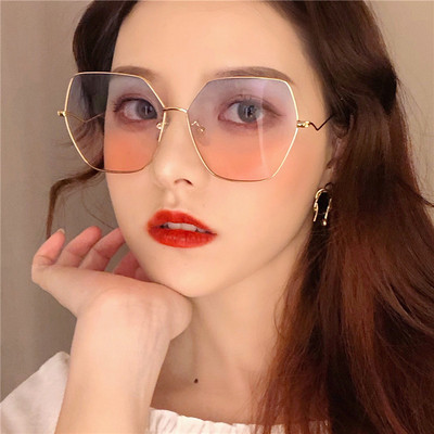 Sieviešu saulesbrilles ar kvadrātveida formu un metāla rāmjiem