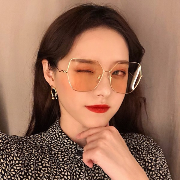 Sieviešu saulesbrilles ar kvadrātveida formu un metāla rāmjiem