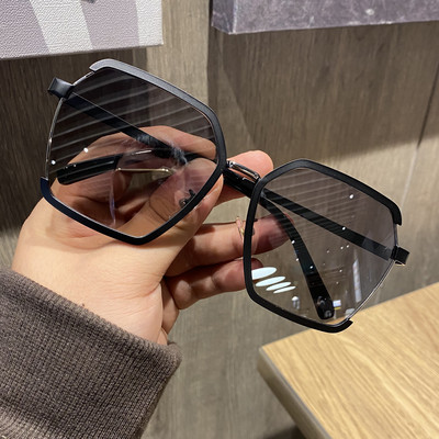 Saulesbrilles ar kvadrātveida rāmi vairākās krāsās