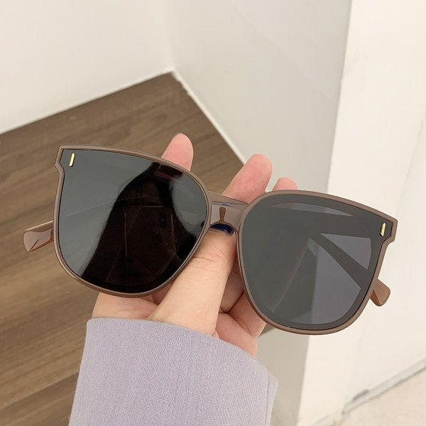 Jauns polarizēto saulesbriļļu modelis vairākās krāsās