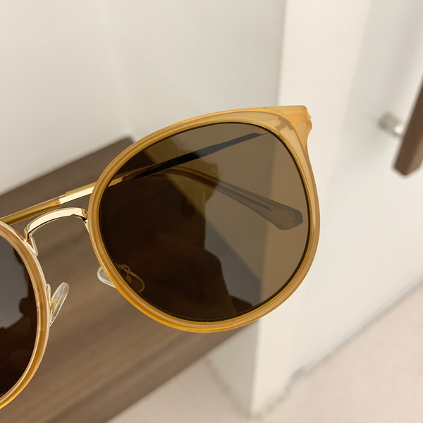 Modernas apaļas saulesbrilles sievietēm