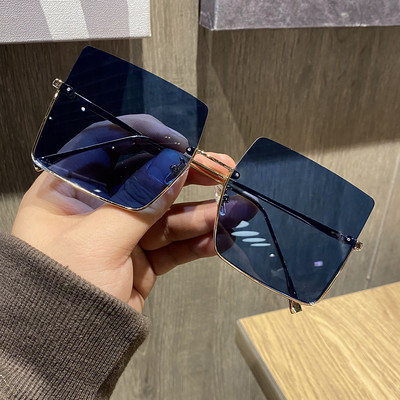 Ochelari pătrați eleganti de damă, cu ramă subțire