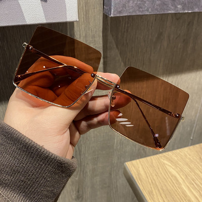 Ochelari pătrați eleganti de damă, cu ramă subțire