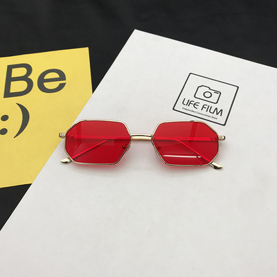 Ochelari de soare de actualitate pentru femei cu cadru metalic