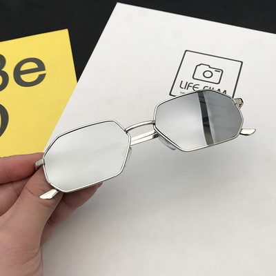 Ochelari de soare de actualitate pentru femei cu cadru metalic