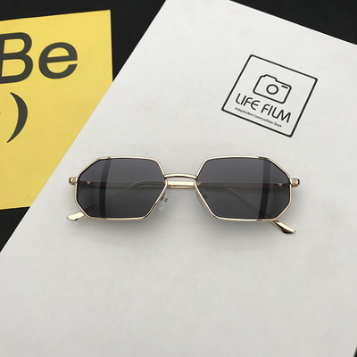 Ochelari de soare de actualitate pentru femei cu cadru metalic