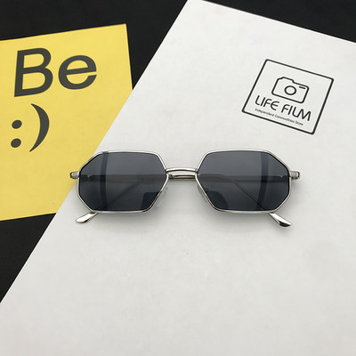 Ochelari de soare de actualitate pentru femei cu cadru metalic