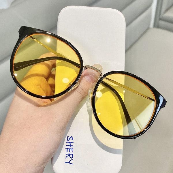 Ochelari de soare moderni cu rame subțiri