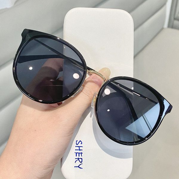 Ochelari de soare moderni cu rame subțiri