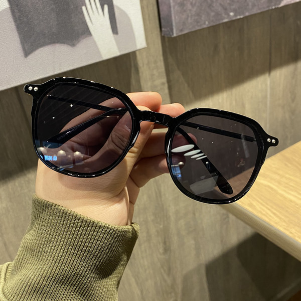 Ochelari de soare pătrați mari pentru femei cu rame din plastic