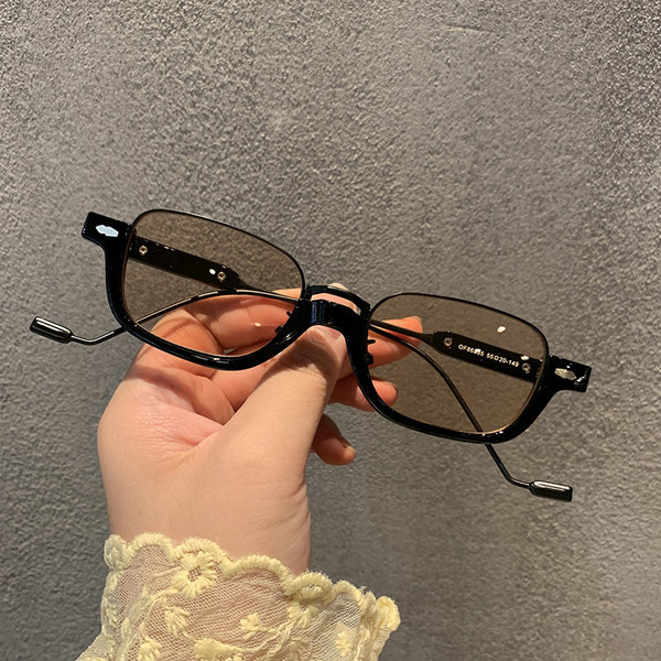 Ochelari de dama in forma dreptunghiulara cu rame subtiri