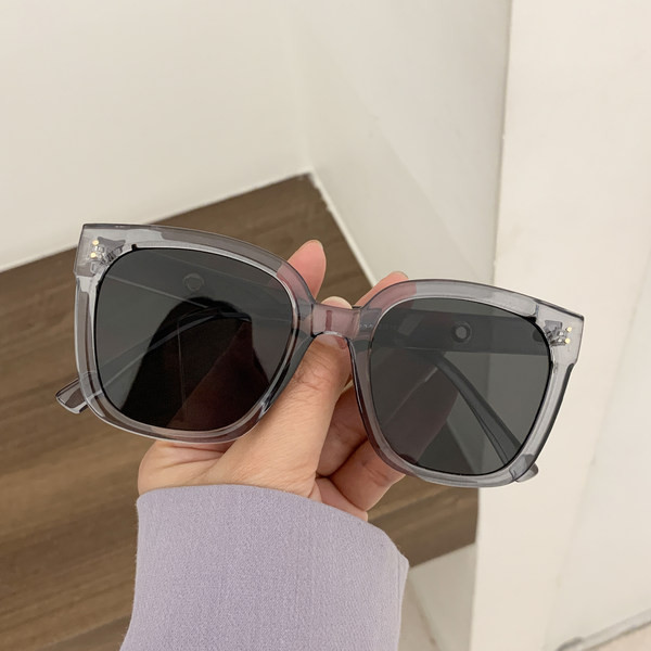 Ležerne ženske sunčane naočale četvrtastog oblika