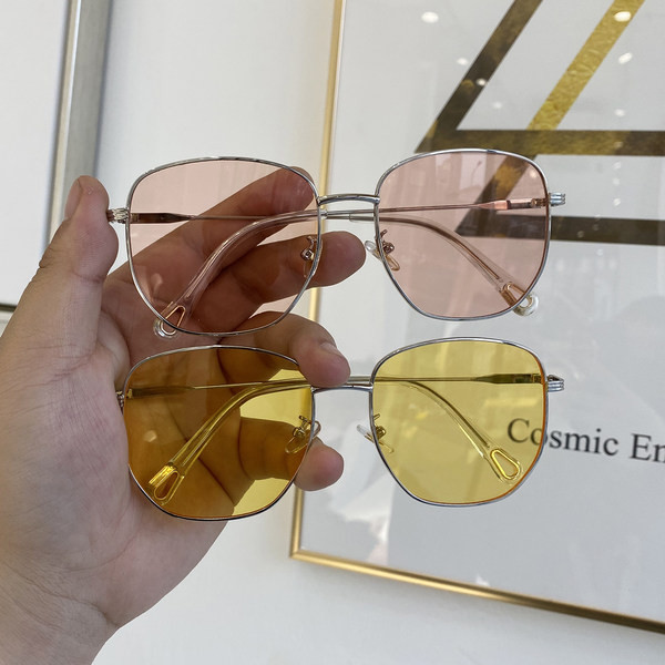 Model nou de ochelari unisex cu rama metalica subtire